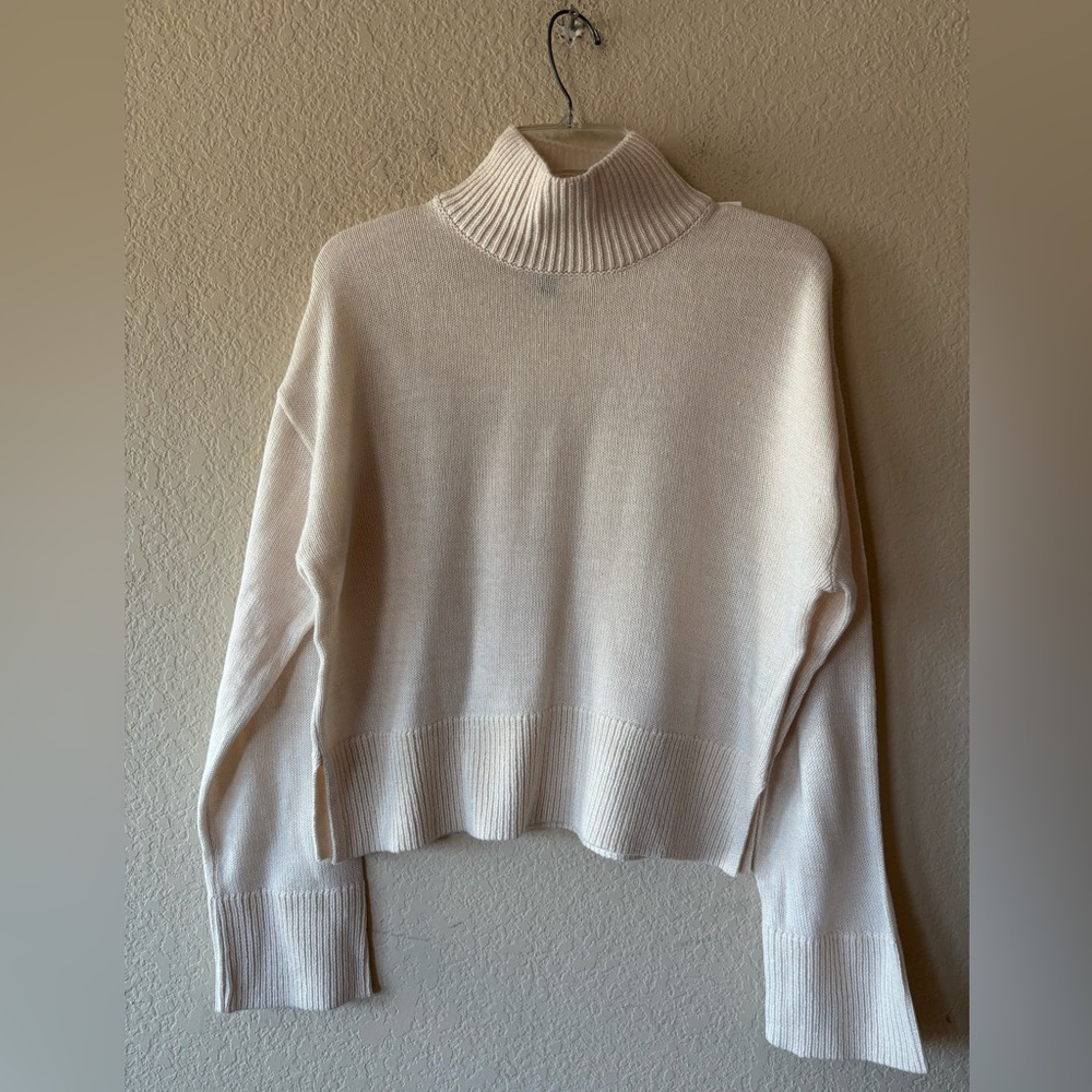 Divided FINE-KNIT MOCK TURTLENECK SWEATER Size Small‎ NWT